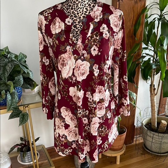 Dear Scarlett Tops - Dear Scarlett - Wrinkle Free Bulgari - Burgundy Floral Top - Size XL